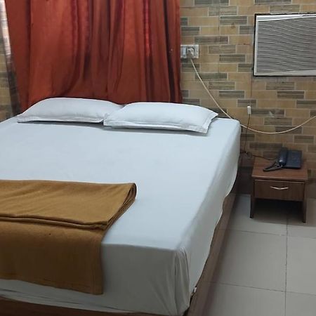 Glitz Hotels Sai Guest House - Nr Inorbit Mall Vashi Нави Мумбаи Экстерьер фото