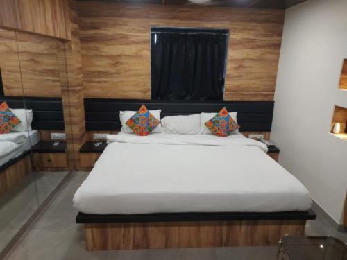 Glitz Hotels Sai Guest House - Nr Inorbit Mall Vashi Нави Мумбаи Экстерьер фото