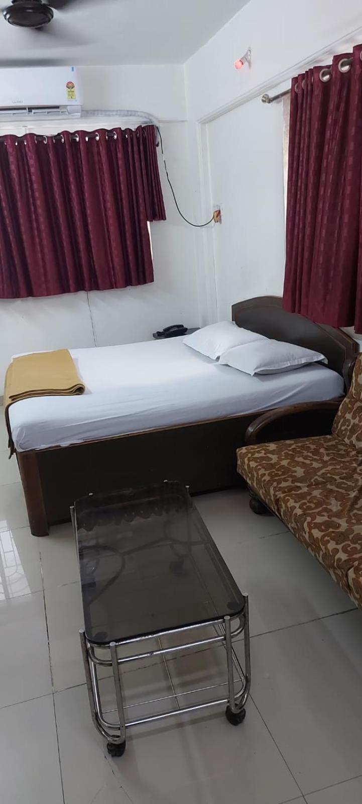 Glitz Hotels Sai Guest House - Nr Inorbit Mall Vashi Нави Мумбаи Экстерьер фото